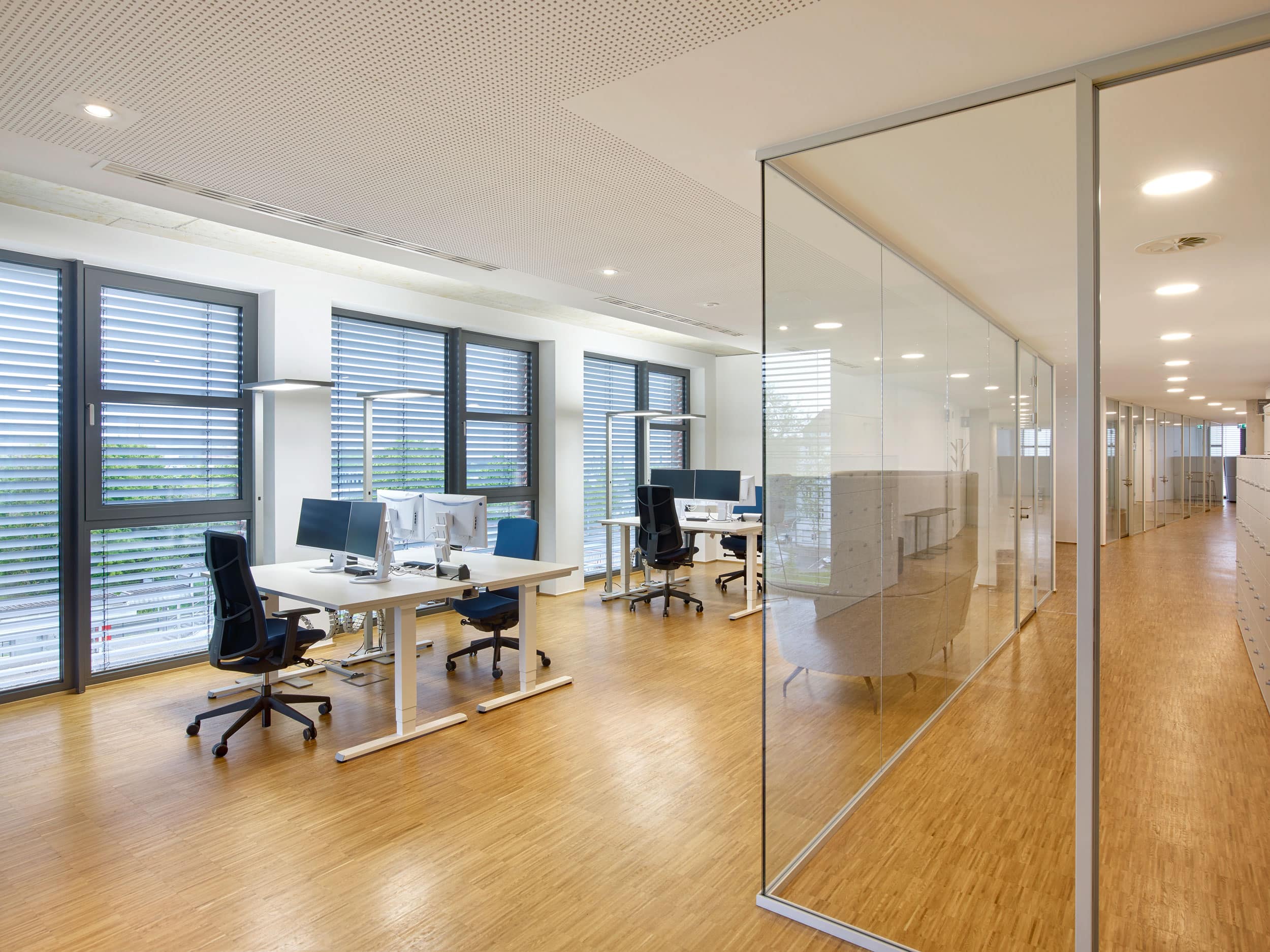 LED-Stehleuchte, Anwendung im Büro